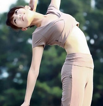 患颈椎<a href='http://www.baiqiuen888.com/guke/second_550.htm' target='_blank'>椎管狭窄</a>的症状是什么呢